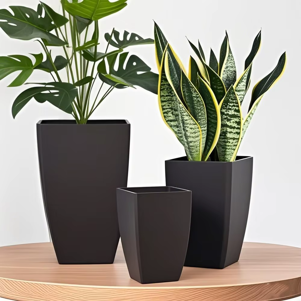 Pot de fleurs moderne en plastique noir