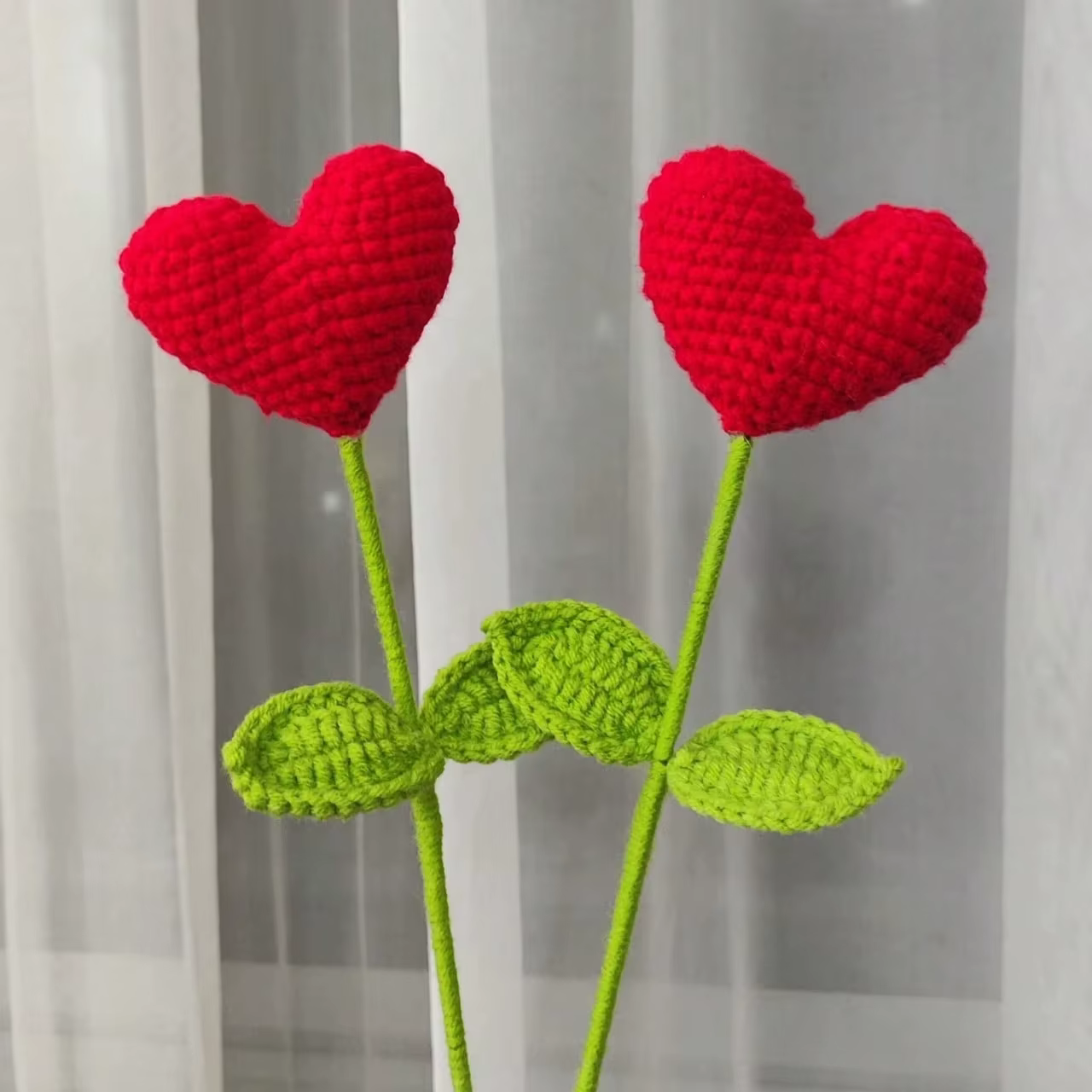 Bouquet de fleurs en forme de cœur au crochet fait à la main