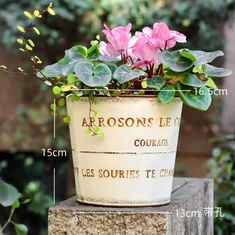 Pot de fleur en métal japonais