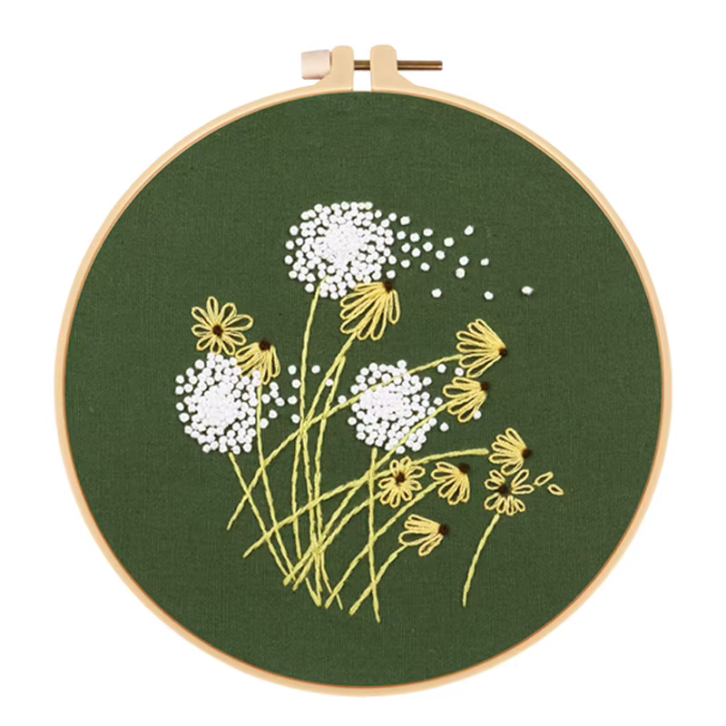 Ensemble de Broderie à Motif de Fleurs et Plantes