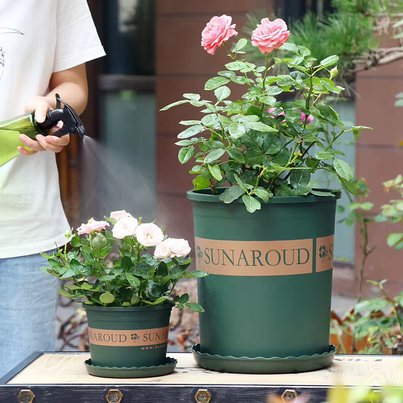 Pot de fleur en plastique pour balcon