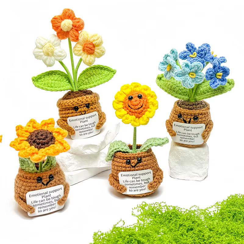 Mini plante en pot tricotée à la main avec carte