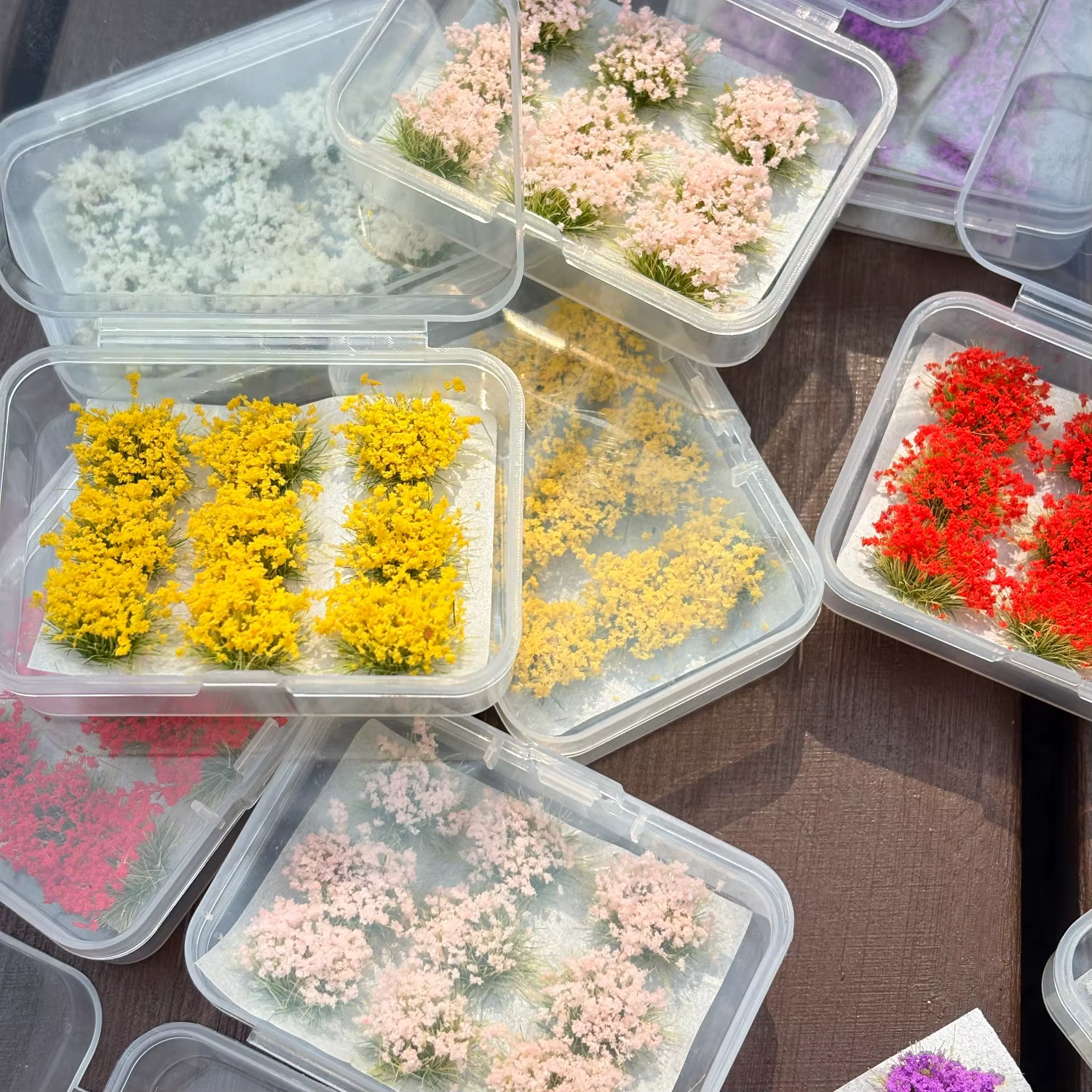 Boîte de 9 mini-paniers de fleurs artificielles pour maquettes architecturales