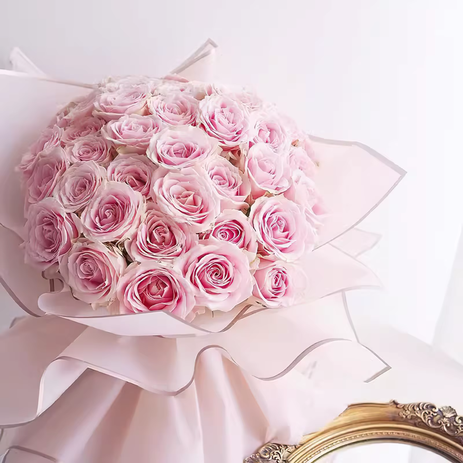 20 feuilles de papier d'emballage de fleurs roses avec bords dorés