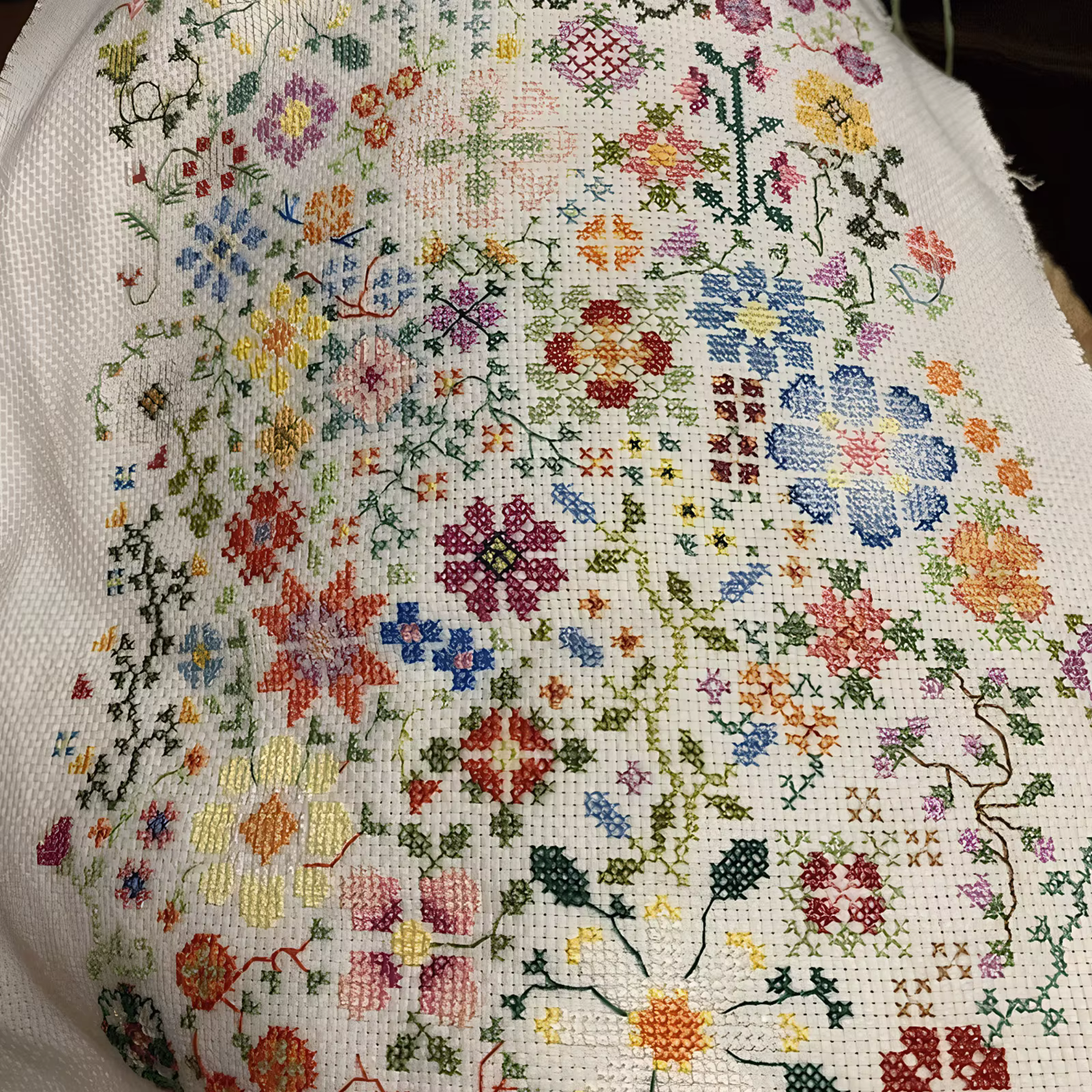 Kit de broderie « Une fleur par jour » avec motifs brodés pré-imprimés