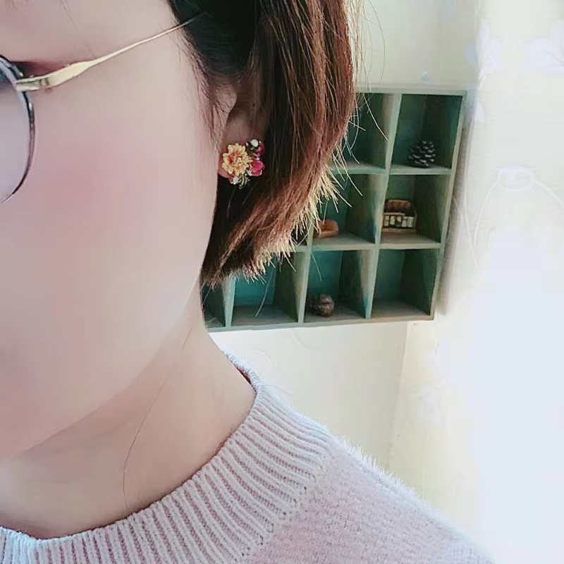 Boucles d'oreilles pour femmes, style rétro artistique, motif fleur 3D stéréo, pivoine et petite marguerite, dessinées à la main à la française avec technique de broderie à l'aiguille, effet tourbillo
