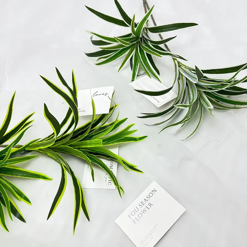 Plantes vertes en plastique
