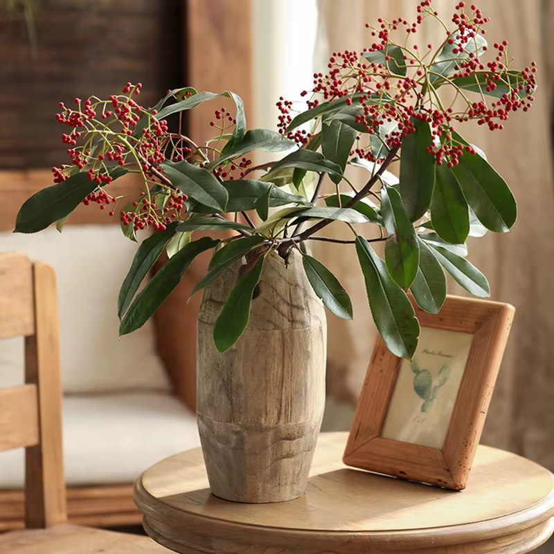 Vase d'arrangement de fleurs en bois