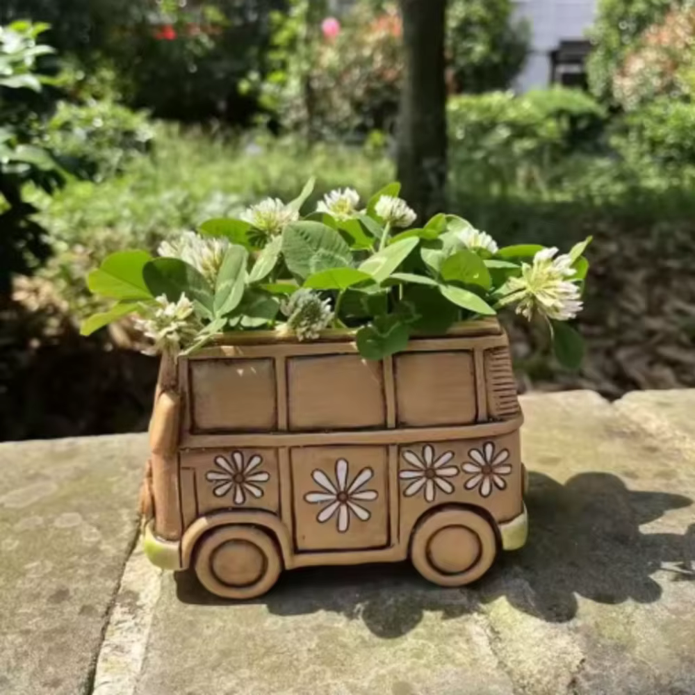Pot de fleurs en forme de bus hippie rétro