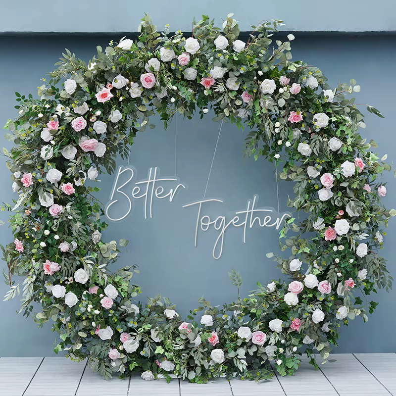 H7736 rouge blanc Rose verdure feuille d'eucalyptus fleur rangée Arrangement cadre rond mariage toile de fond décor support Floral événement accessoire