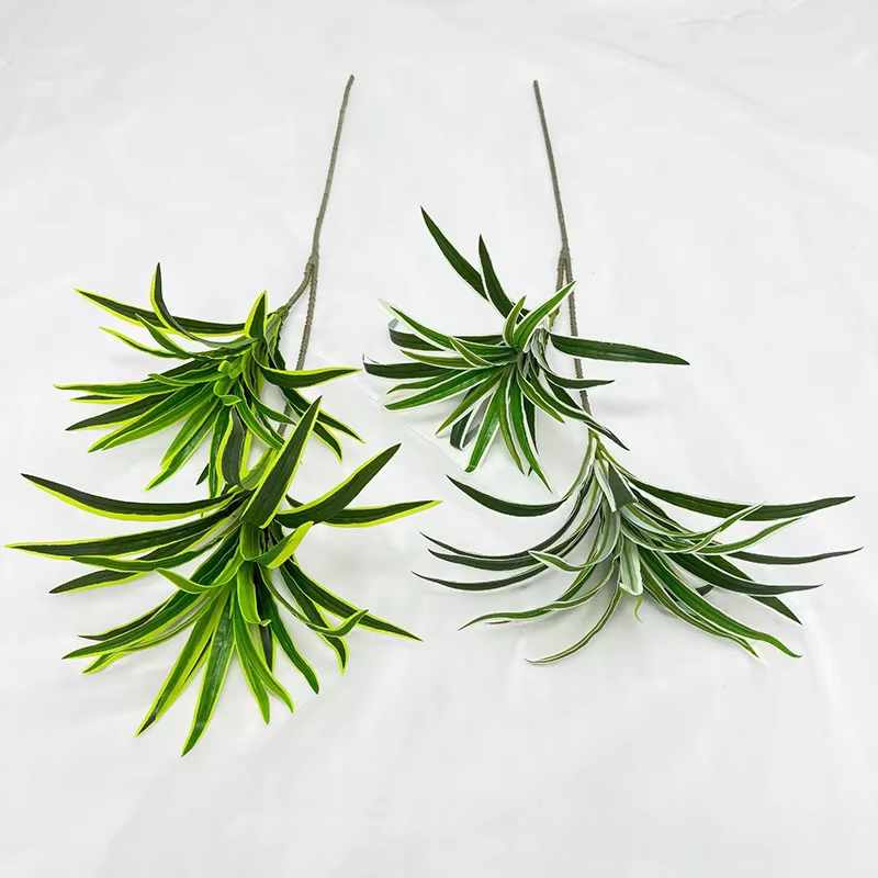 Plantes vertes en plastique