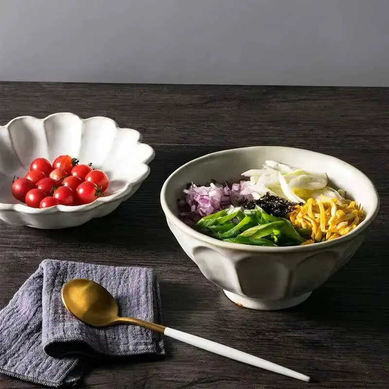 Assiette à bec en céramique en forme de fleur rétro