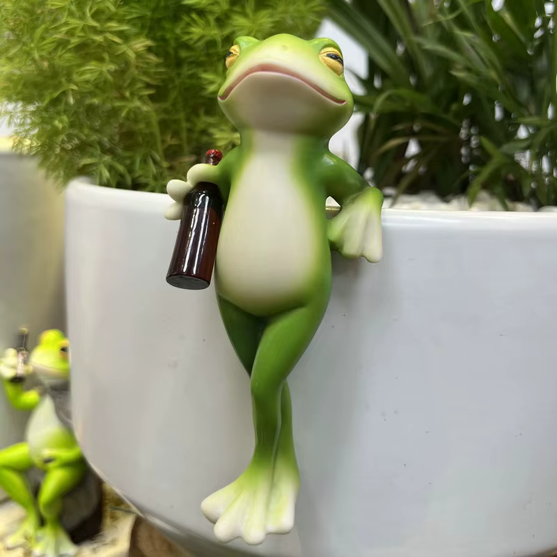 Jardinière de grenouille contemporaine en résine