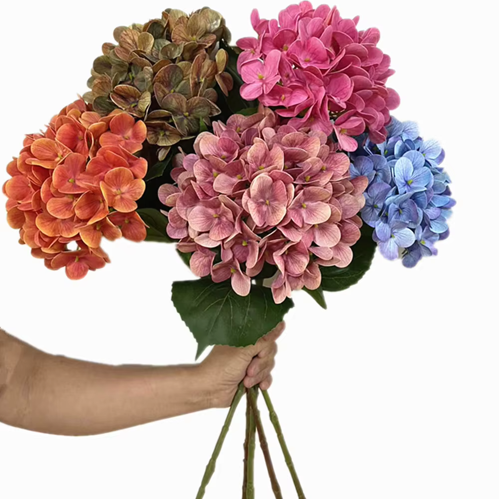 Une grande branche de fleur d'hortensia artificielle