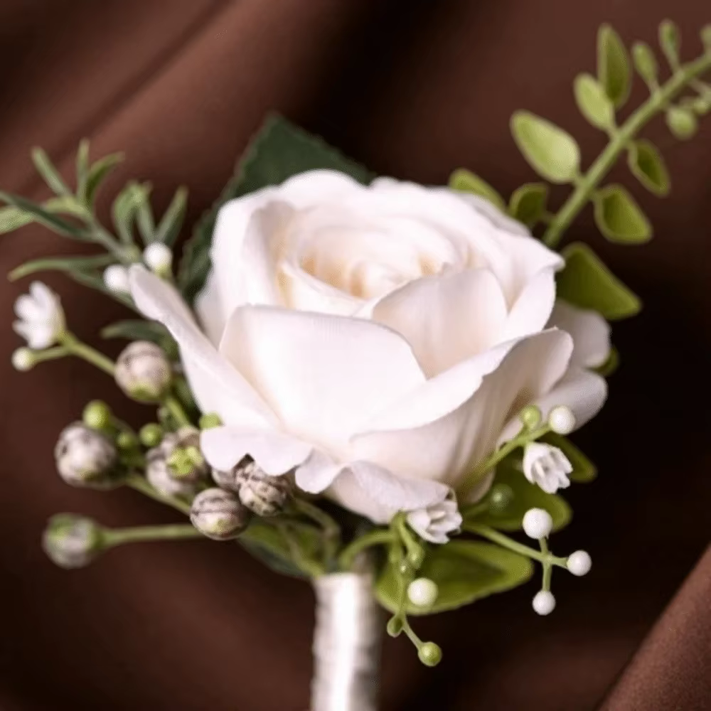 Élégantes fleurs artificielles pour boutonnière de marié et corsage de poignet pour costume de mariage
