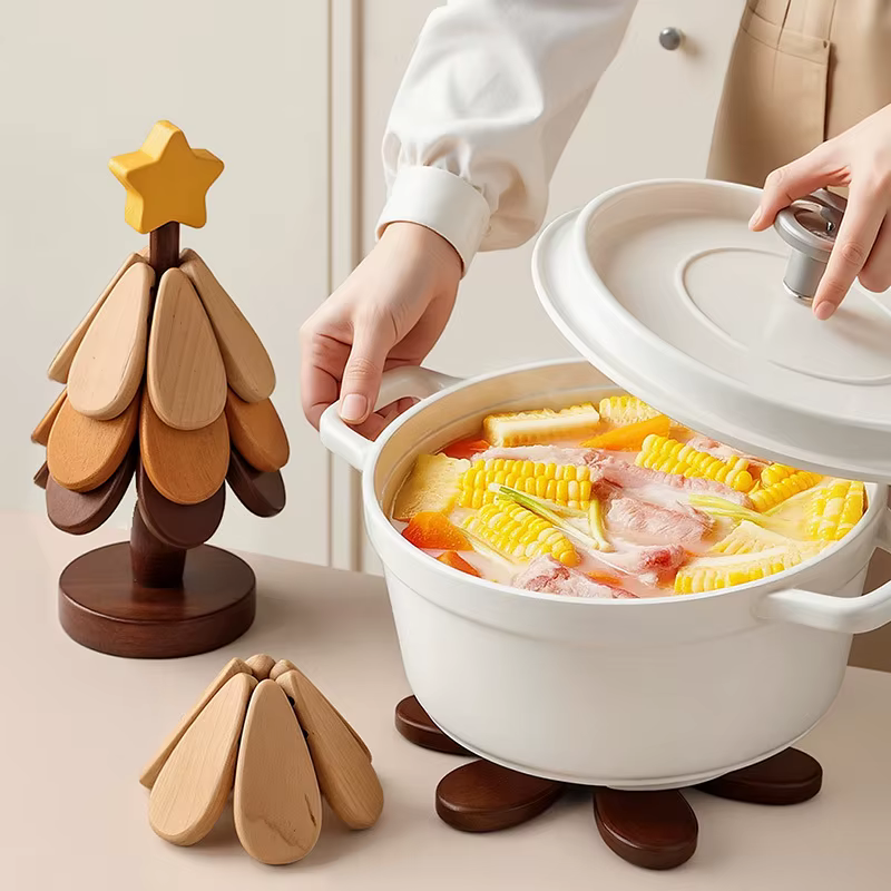 Ensemble de dessous-de-plat en bois naturel de qualité supérieure en forme de sapin de Noël