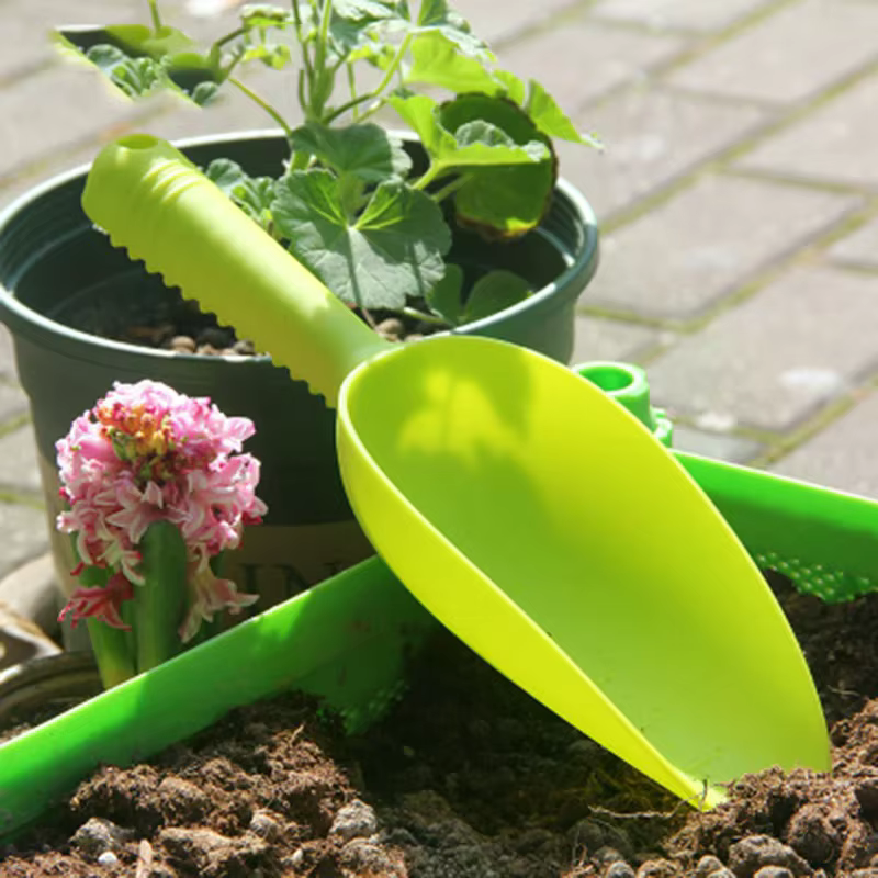 Spatule de jardinage pour ameublir le sol