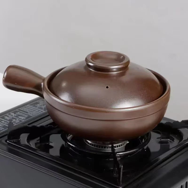 Casserole en poterie jetable