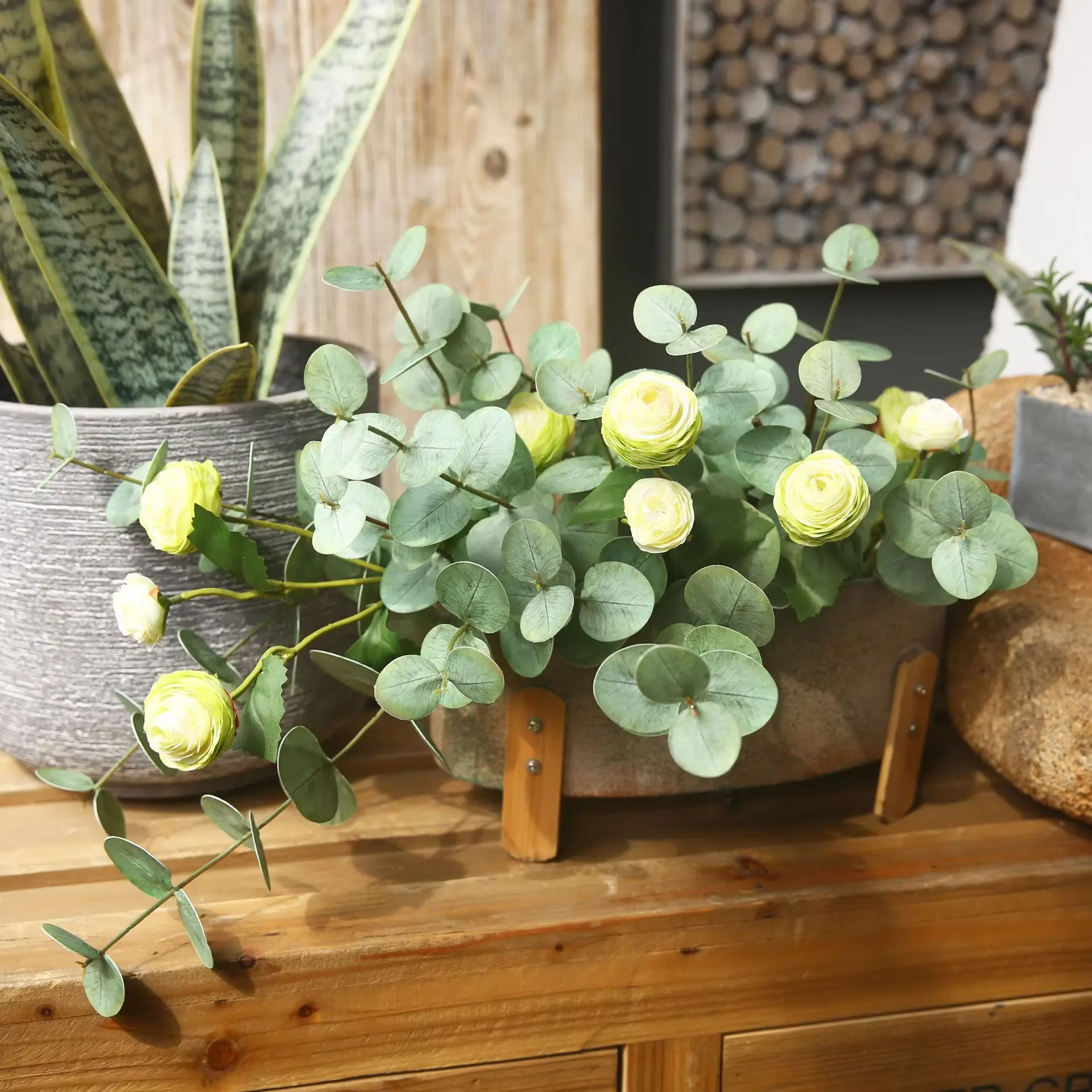 Feuilles d'eucalyptus artificielles au toucher réel