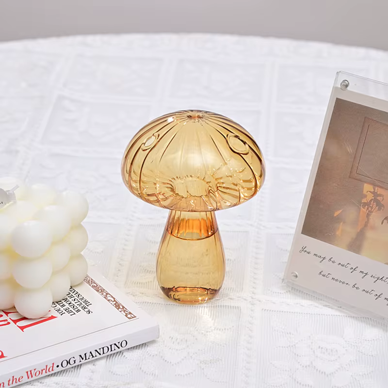 Vase en verre de champignon coloré