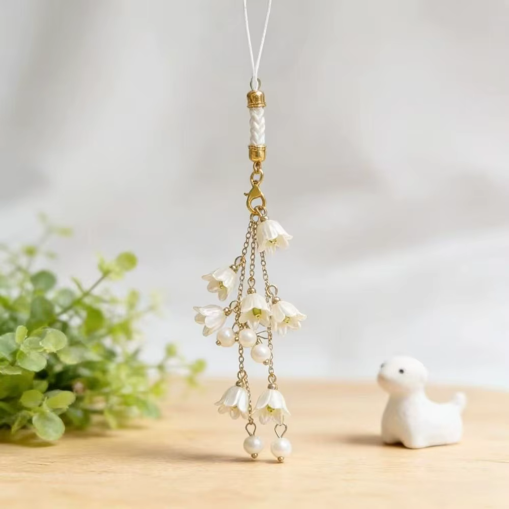 Porte-clés élégant avec grappe de fleurs, ornements, pompon de perles, pendentif fleur douce, décoration de clé