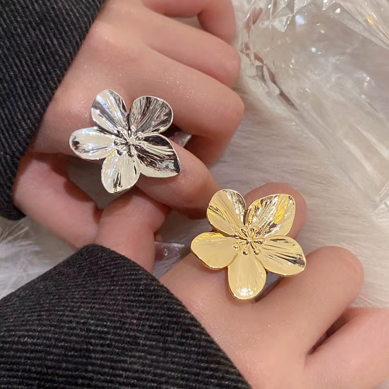 Bague à fleurs pour femmes, tempérament Simple, mode de fête, breloque tendance, bijoux étanches, cadeaux, vente en gros, nouvelle collection 2024