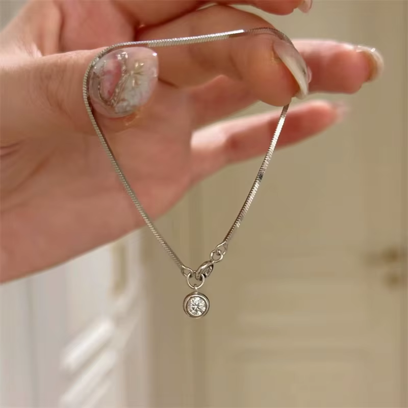 Nouveau Bracelet de Luxe en Laiton à Motifs Floraux, Chaîne Minimaliste Haut de Gamme avec Breloque Zircon, Bijou de Fête pour Femme, Idéal Cadeau