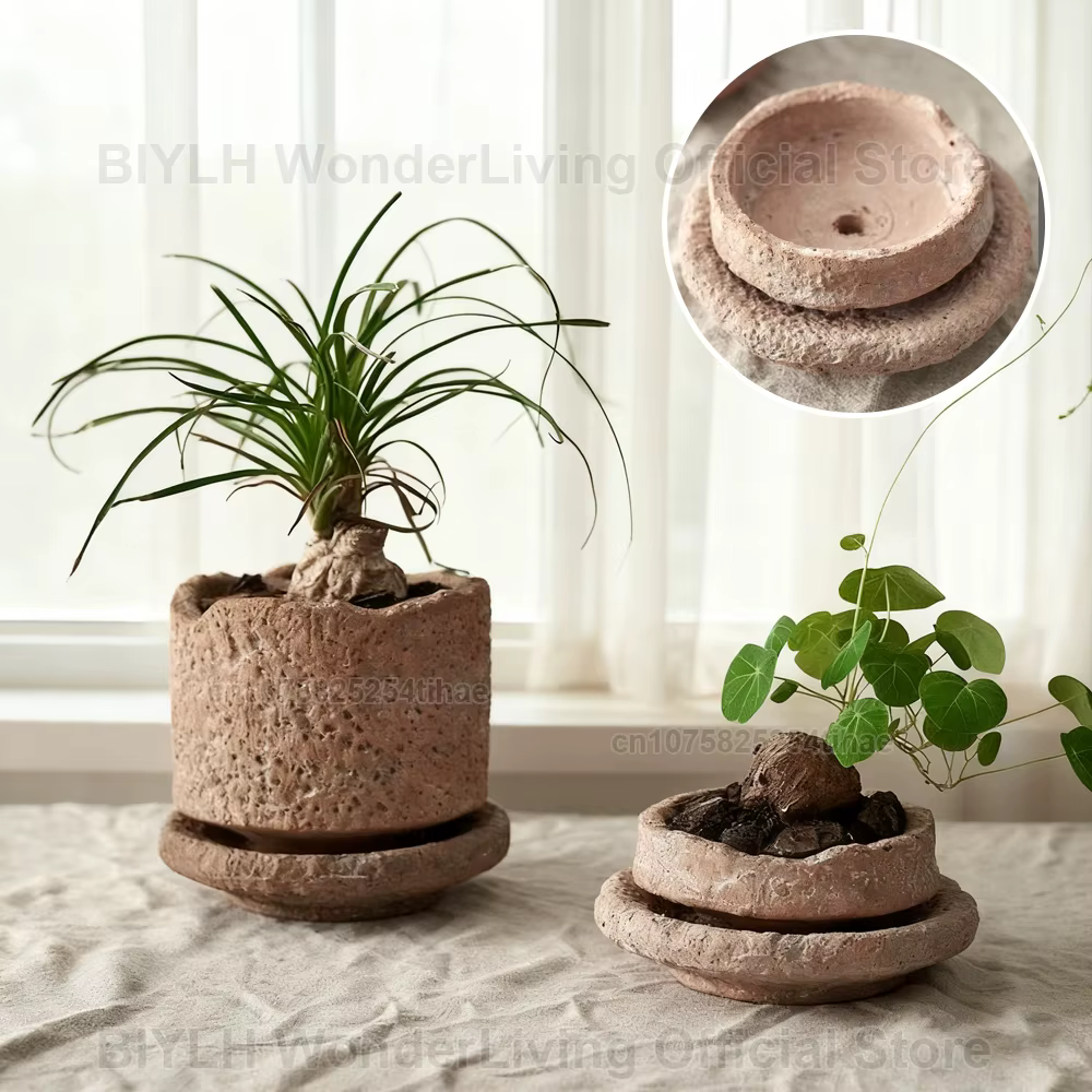 Petit pot de fleurs en céramique fait à la main