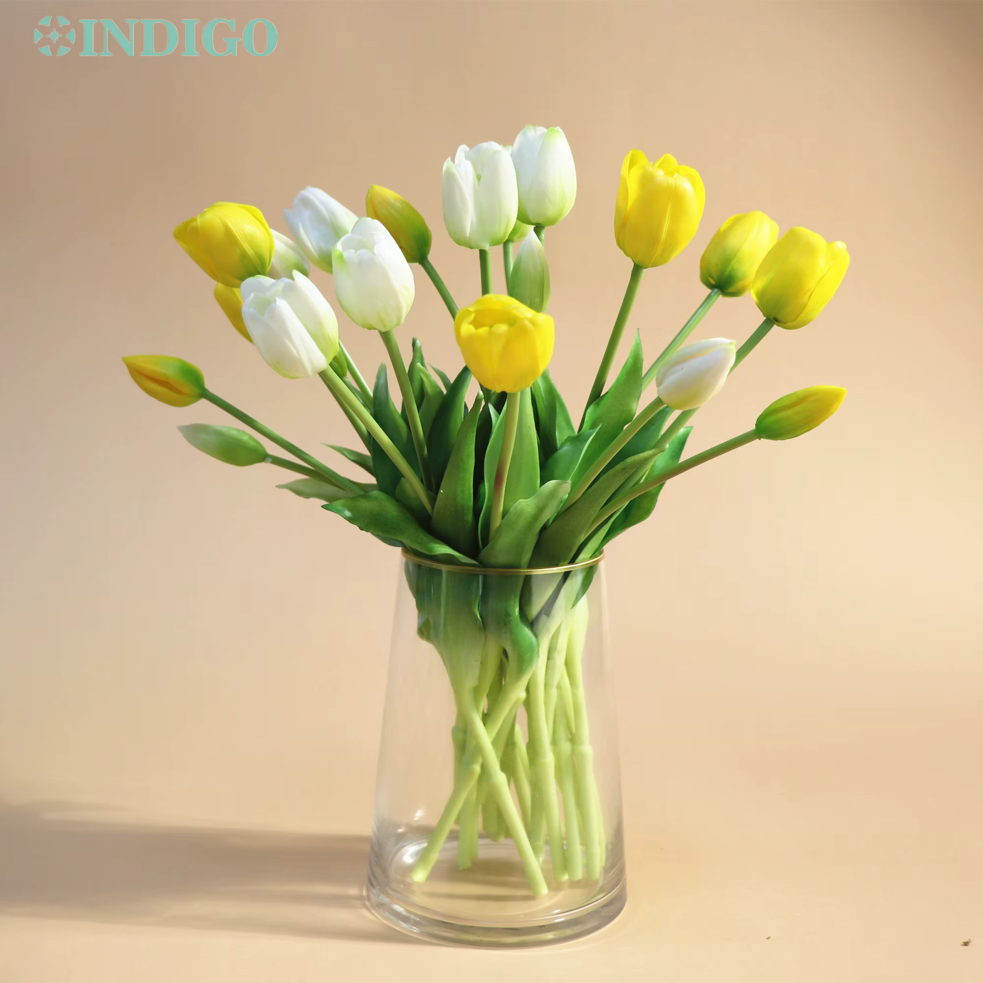 Bouquet de tulipes rouges (3 fleurs + 2 bourgeons)