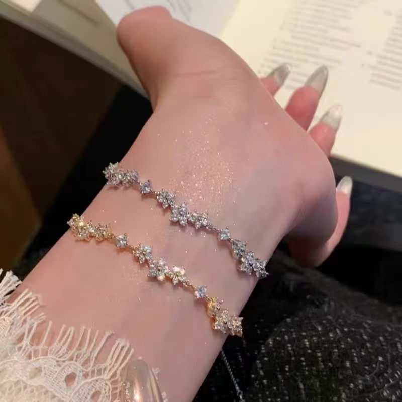 Bracelets de luxe en Zircon pour femmes, brillants et élégants, à fleurs, en métal et cristal, réglables, bijoux cadeaux de mariage