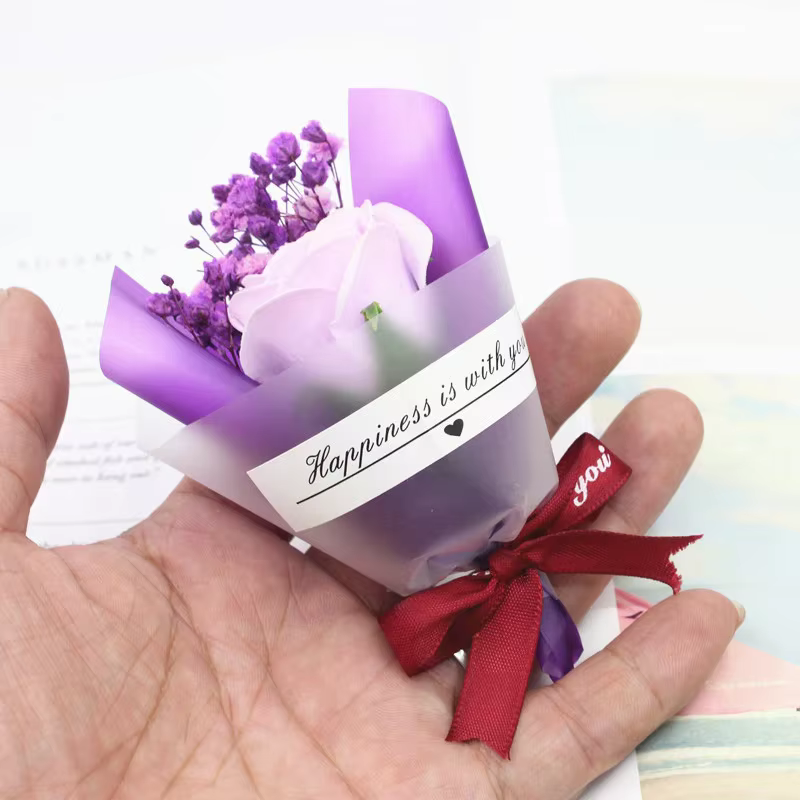 Un bouquet de mini fleurs séchées naturelles