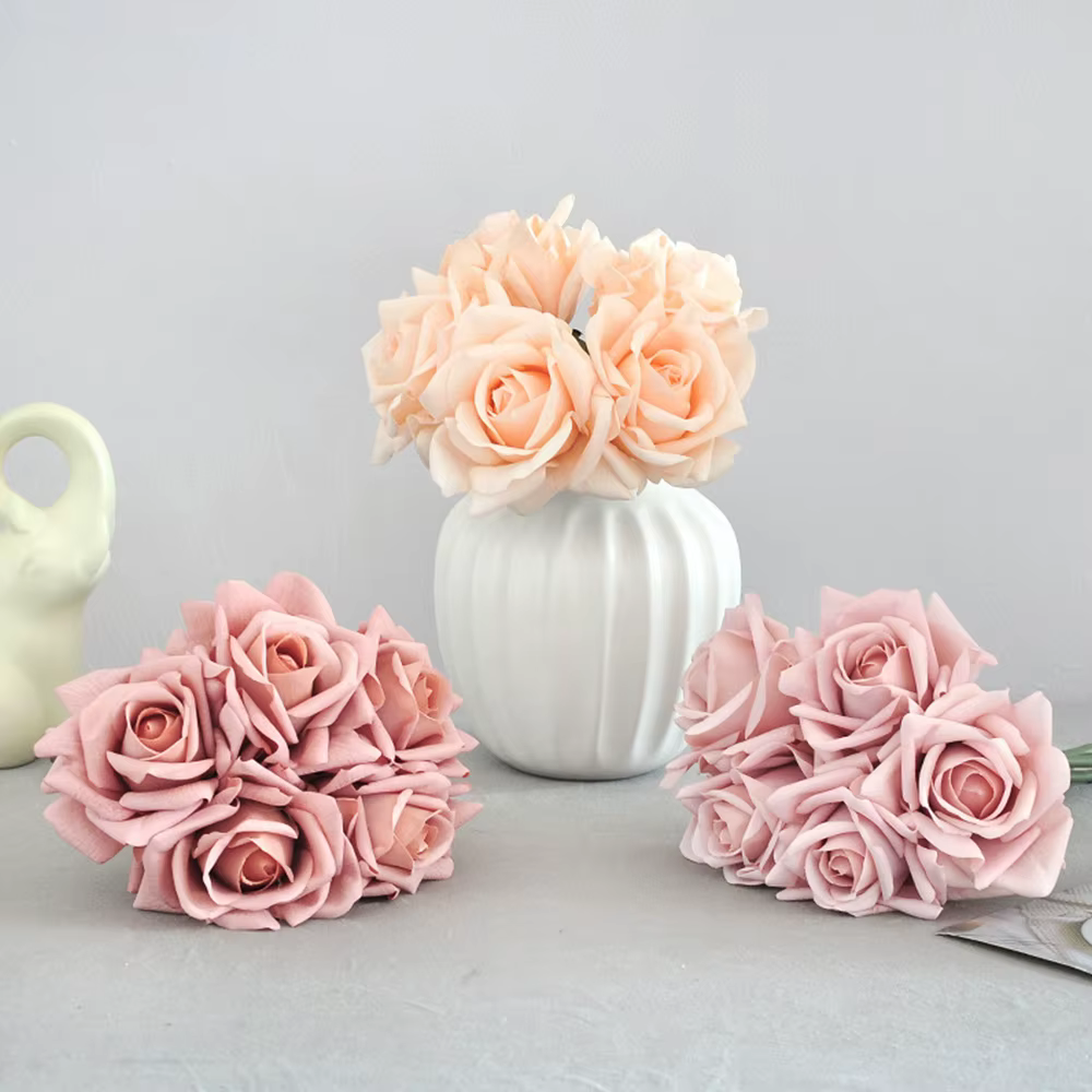 Bouquet de 5 roses bouclées avec sensation d'humidité artificielle