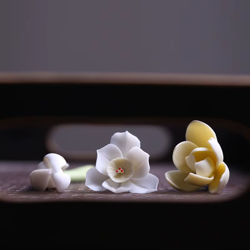 Figurines de Fleurs en Céramique Faites à la Main