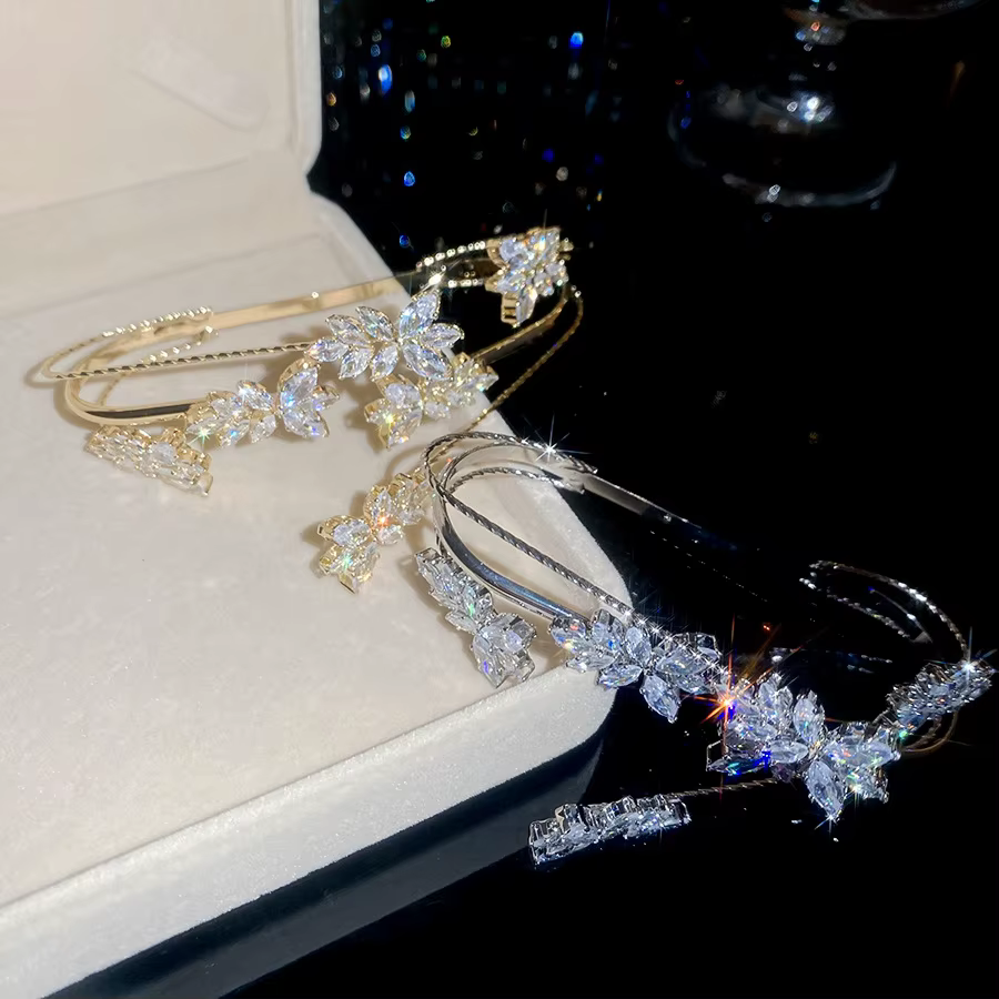 Bracelet de luxe en zircon brillant pour femme, jonc ouvert intégré motif floral, exquis et élégant, idéal pour les banquets, les soirées ou le quotidien, accessoire de bijouterie, cadeau