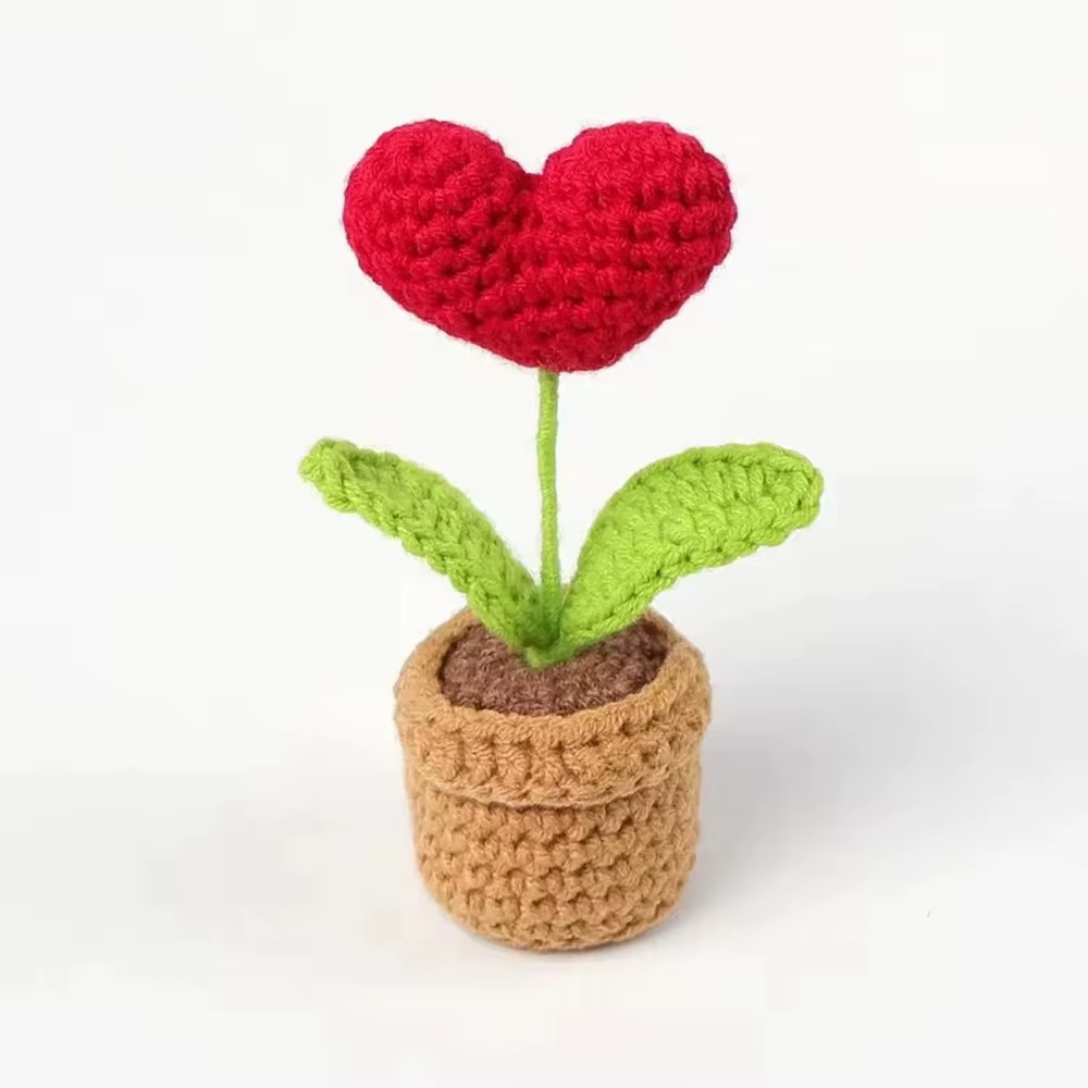 Pot de fleurs en forme de cœur au crochet fait main