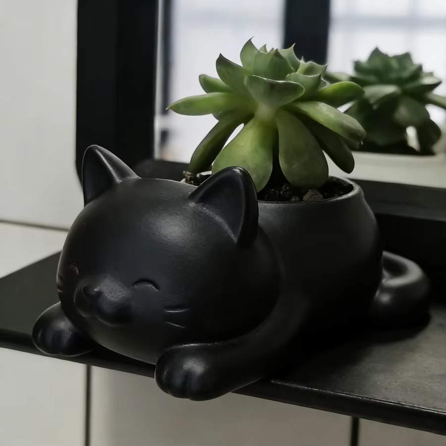 1 pot de fleurs en forme de chat couché de style dessin animé