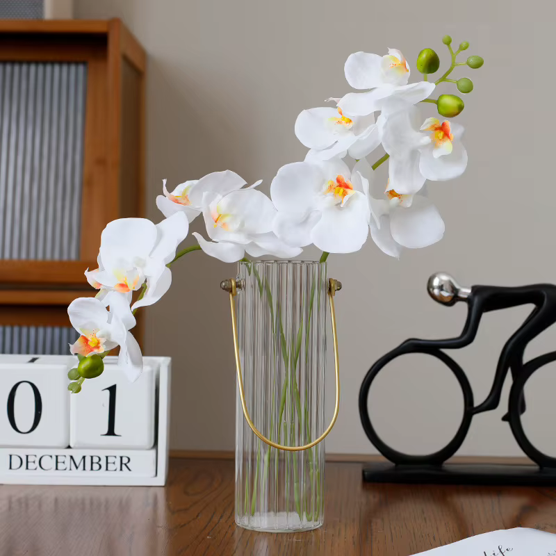 Orchidée papillon au toucher réel