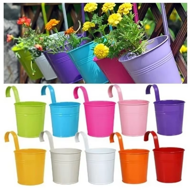 Confrontal Pot de fleur avec clou