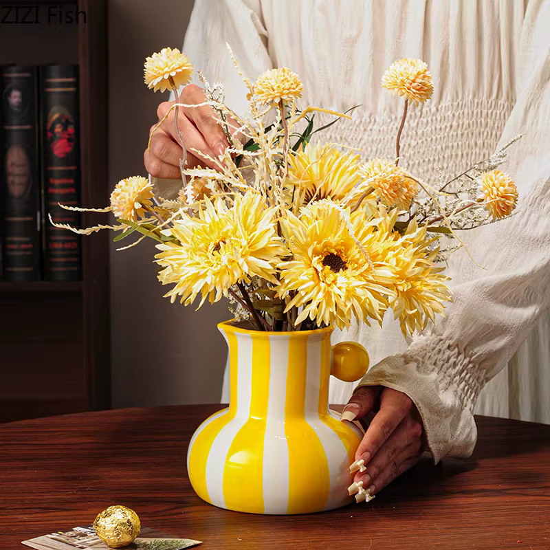 Vase en céramique créatif à rayures colorées