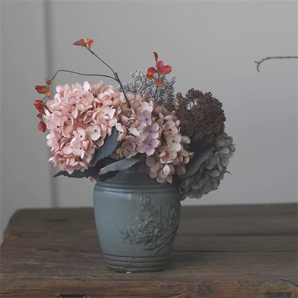 Vase de fleurs artificielles d'hortensia en soie