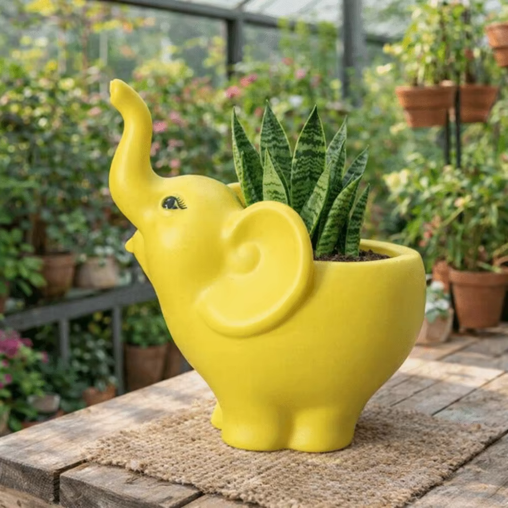 Pot de fleurs en forme d'éléphant