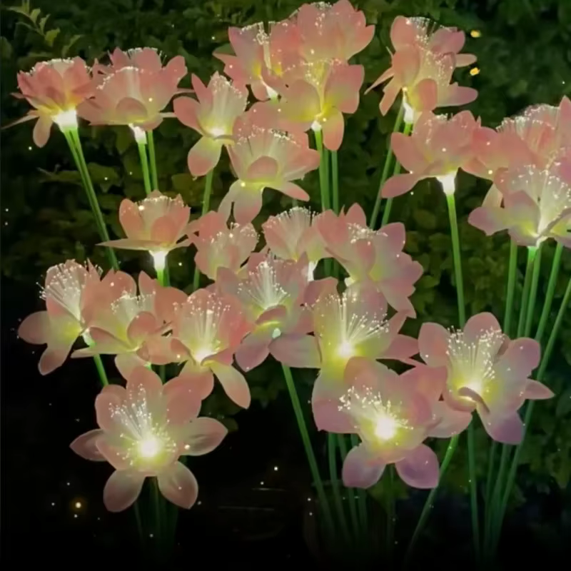 Lampe solaire à piquer en terre en forme de fleur de camélia