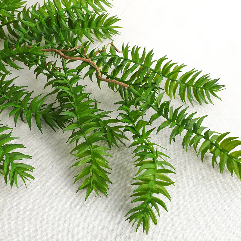 Plante verte suspendue artificielle en rotin