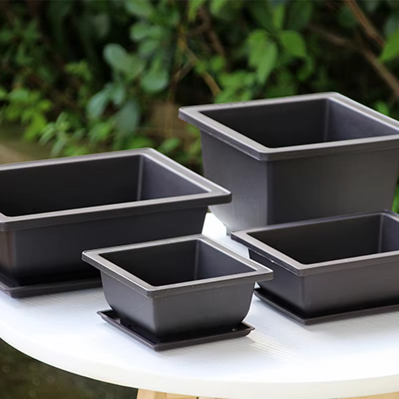 Pot de fleur en plastique