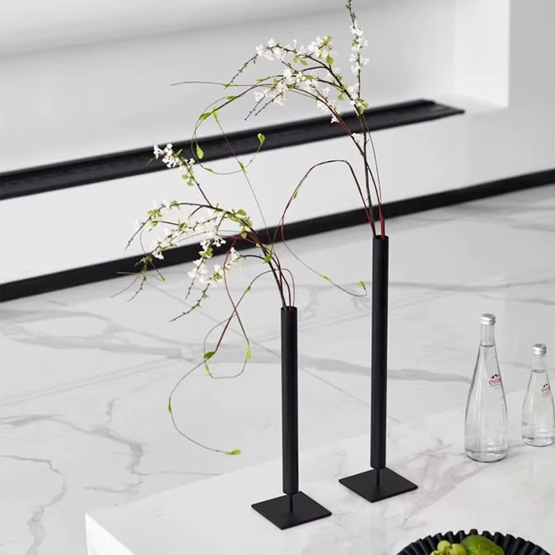 Vases à fleurs séchées en métal