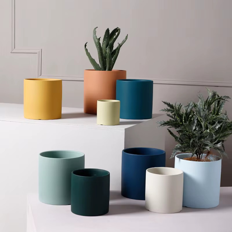 Pot de fleurs cylindrique en céramique colorée