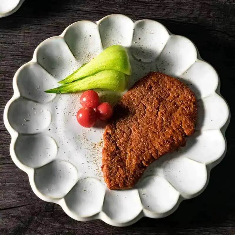 Assiette à bec en céramique en forme de fleur rétro