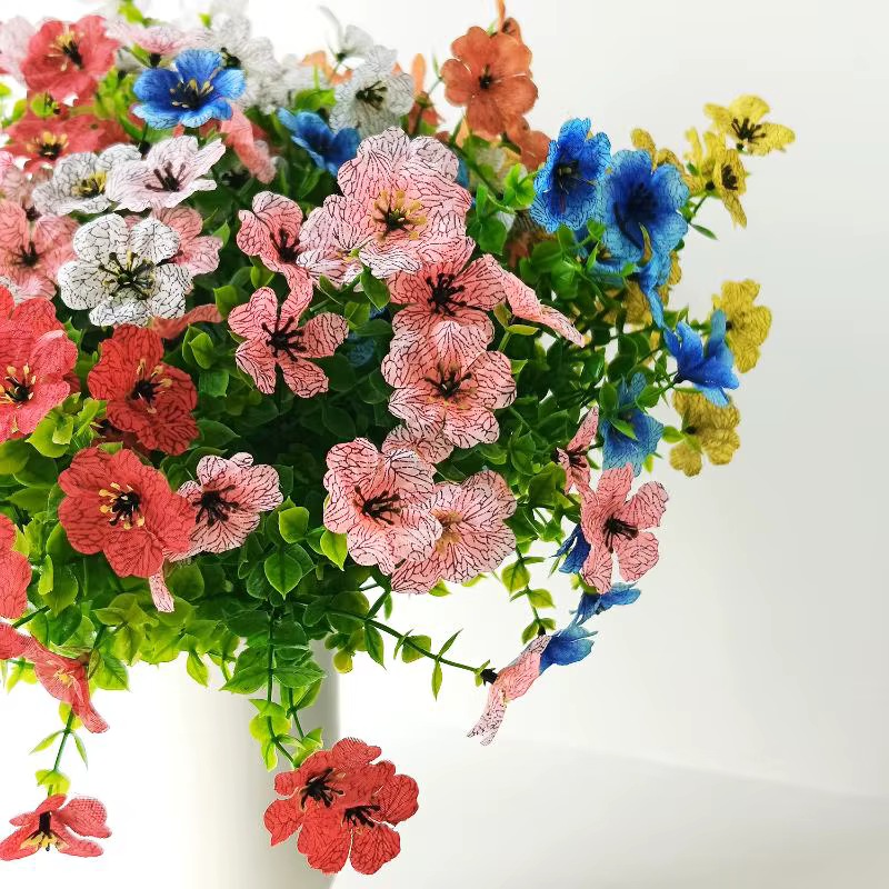 Bouquet de fleurs violettes artificielles