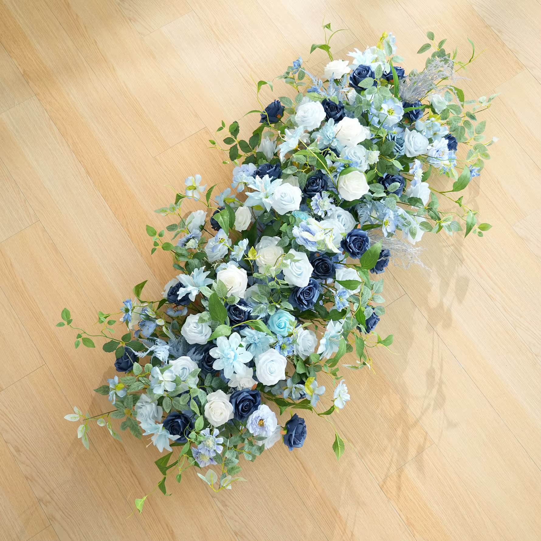 CHUXIN C9076 Guirlande de fleurs artificielles roses bleues et feuilles vertes pour arrangements de mariage