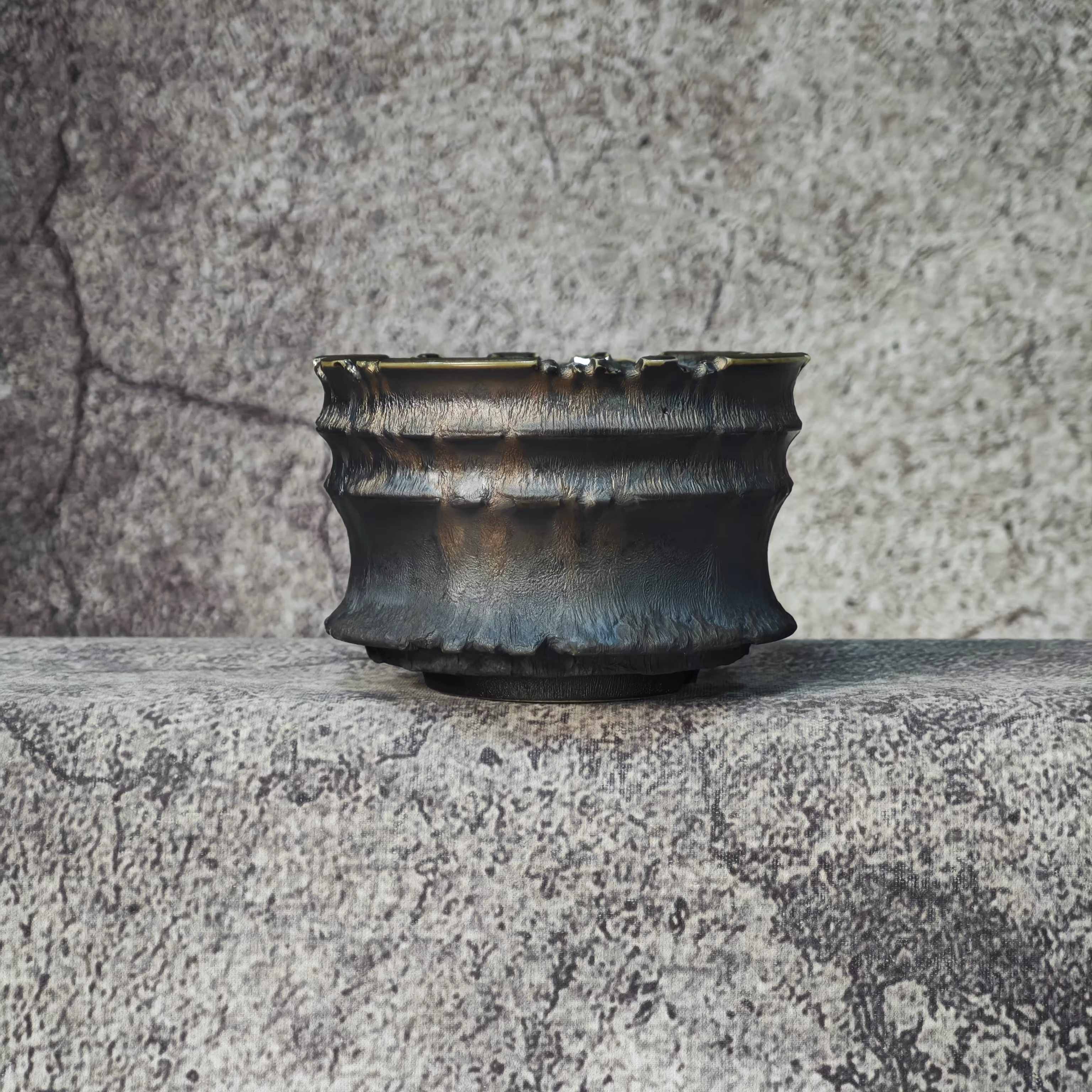 Pot en céramique artisanal Gild Caudex